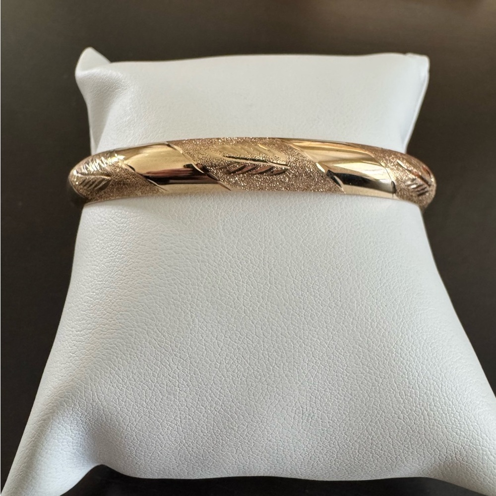 14K Yellow Gold Vintage Hammered Bangle Bracelet 8.5 etched laser cut